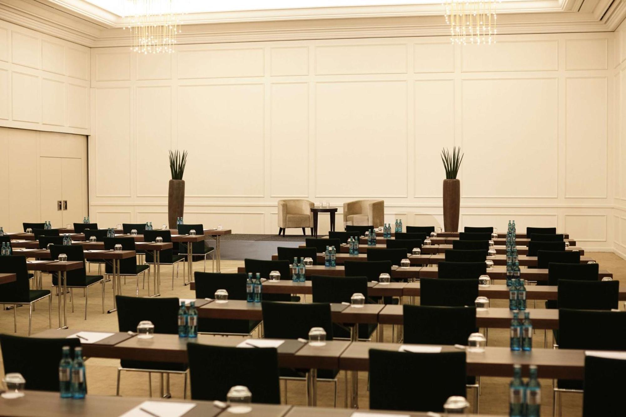 Kempinski Hotel Frankfurt Gravenbruch Exterior photo