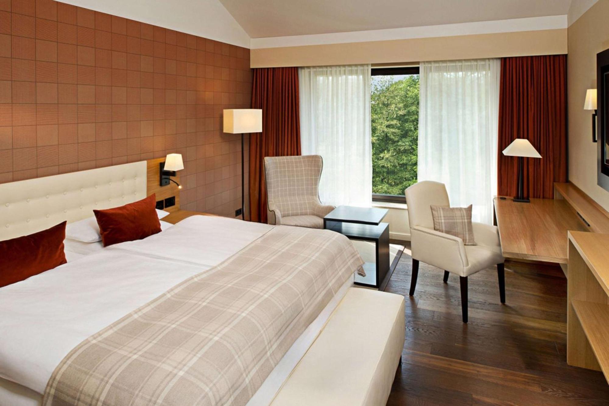 Kempinski Hotel Frankfurt Gravenbruch Exterior photo