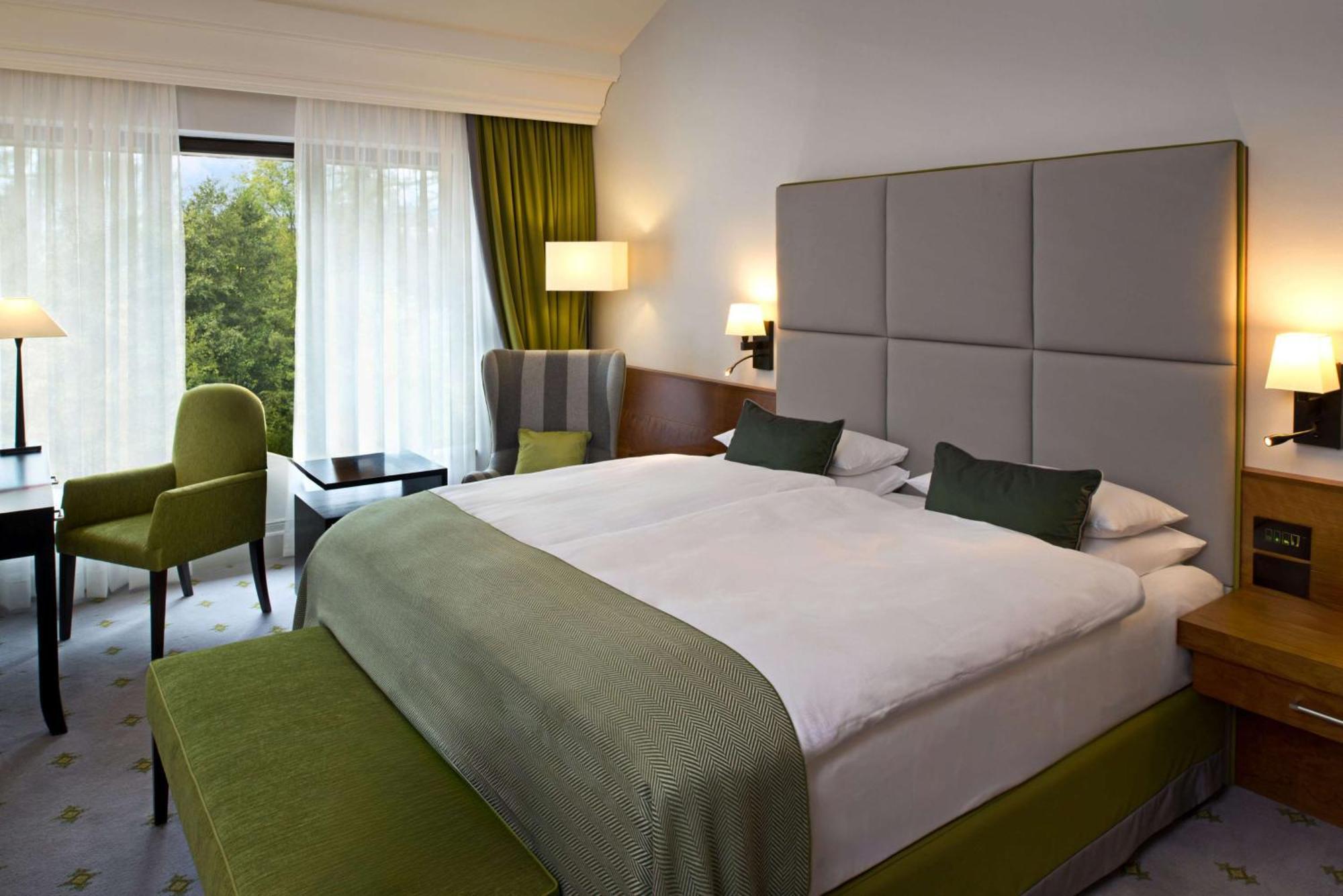 Kempinski Hotel Frankfurt Gravenbruch Exterior photo