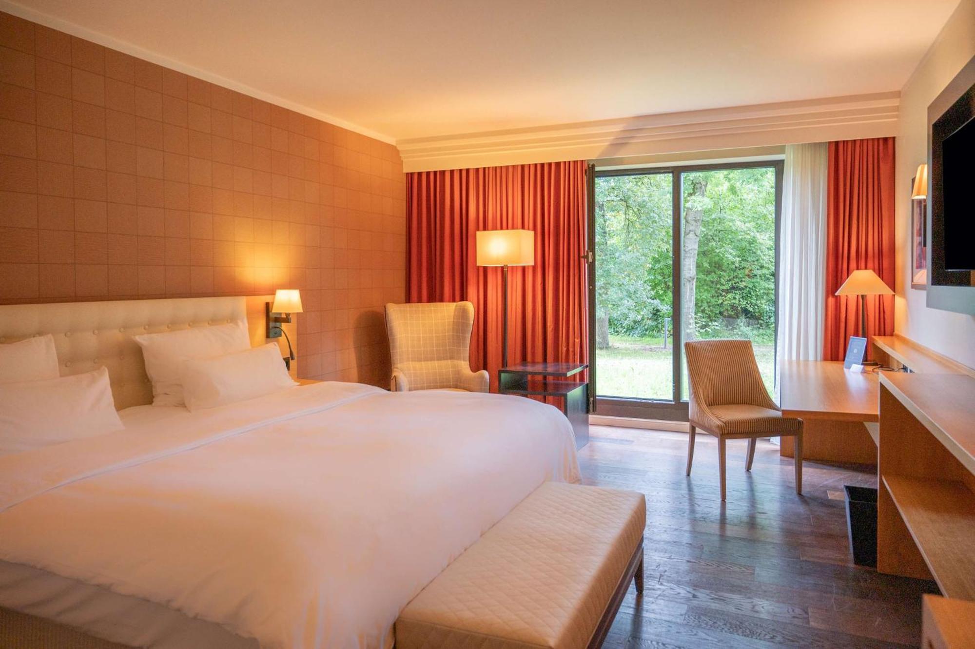 Kempinski Hotel Frankfurt Gravenbruch Exterior photo
